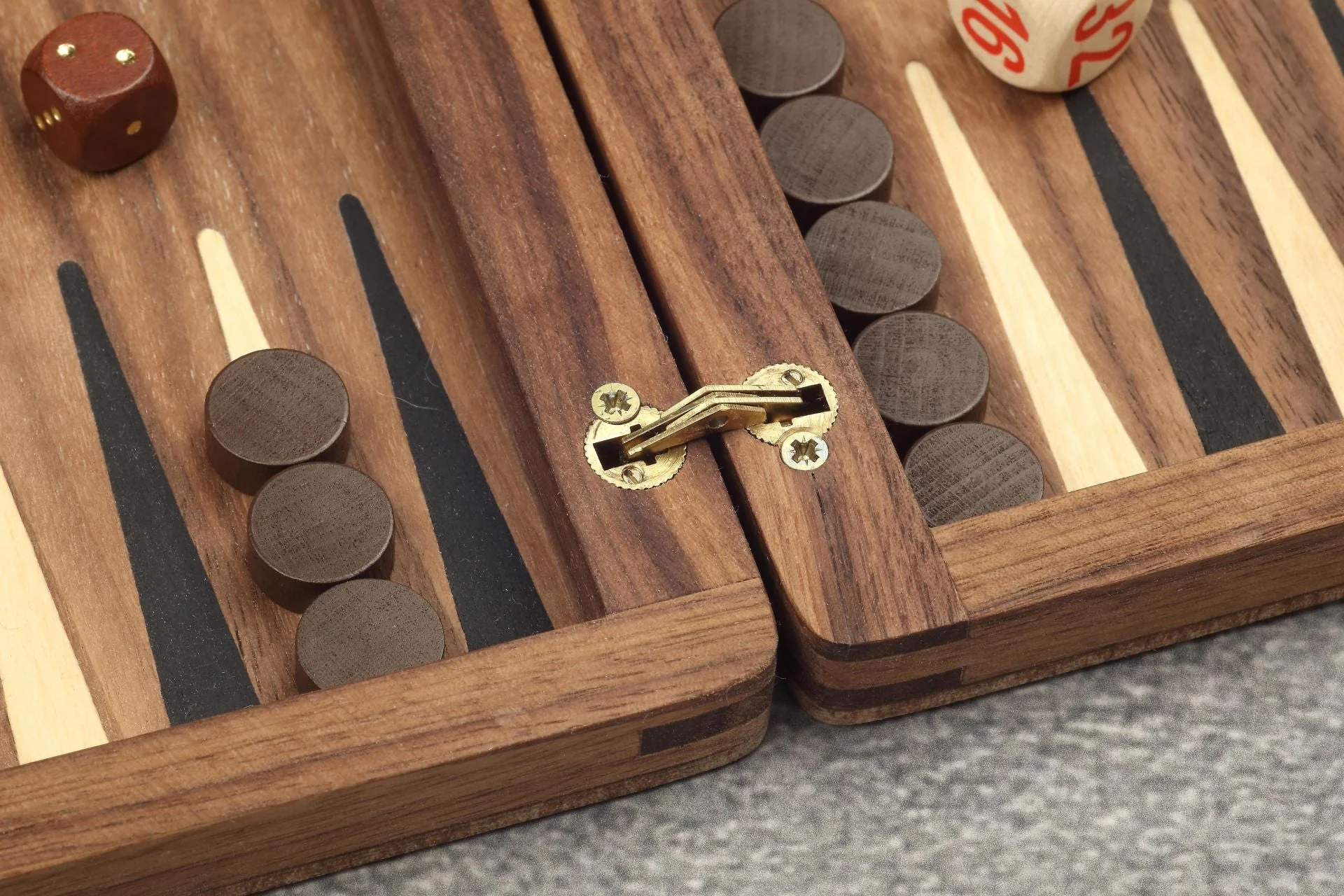 Backgammon de voyage en bois marqueté - Magnétique - Noyer - Image 4