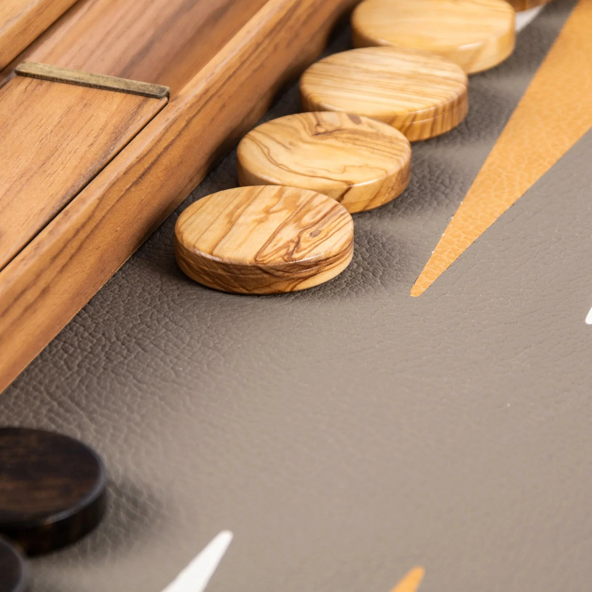 Backgammon en Bois et Cuir Vegan - Autruche - Image 4