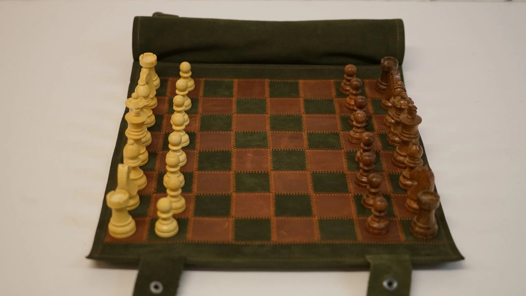 Ensemble jeu d'échecs en cuir - magnétique - Vert / Marron - mélia games - Image 5