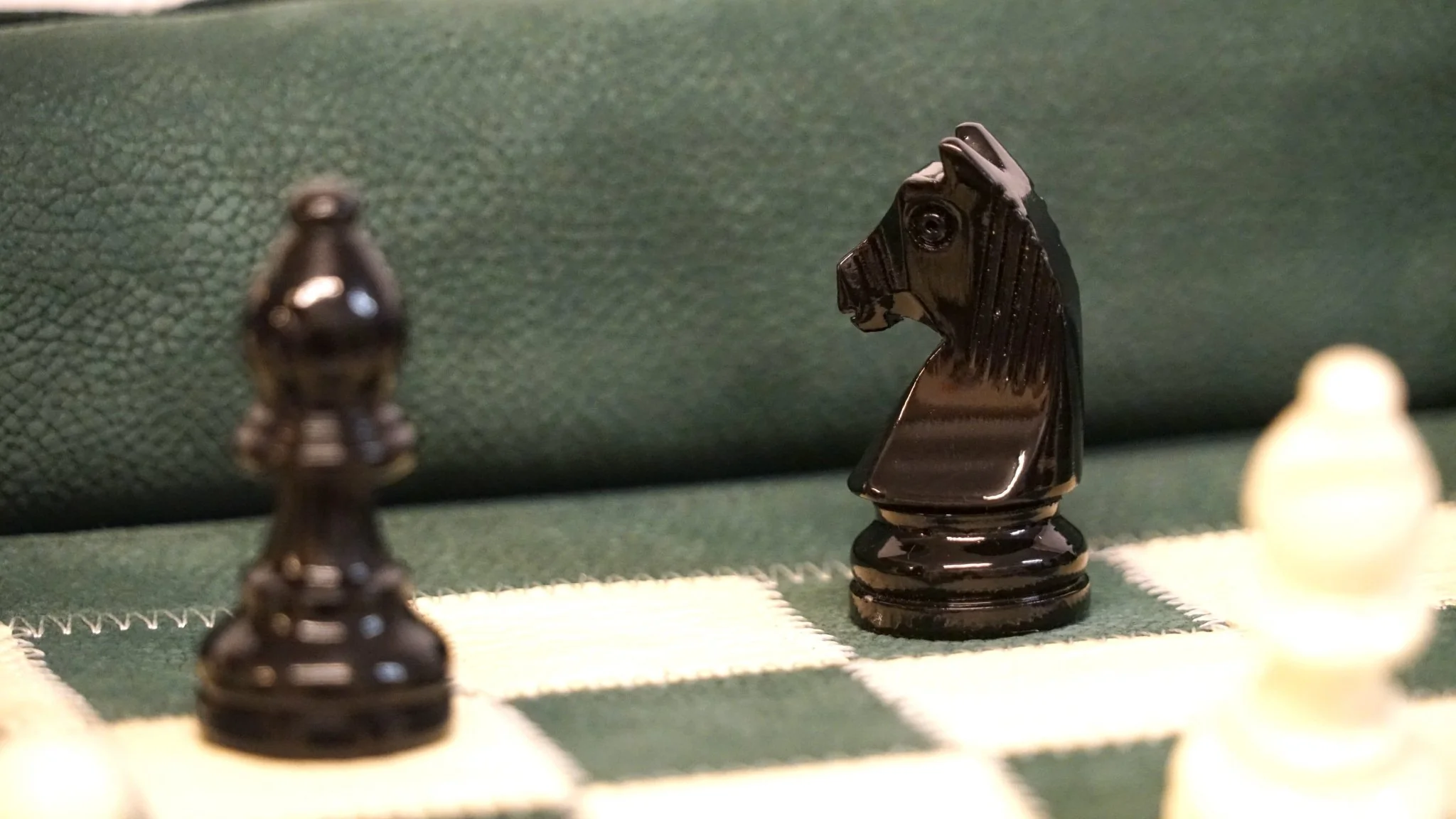Ensemble jeu d'échecs en cuir - magnétique - Vert - mélia games - Image 4