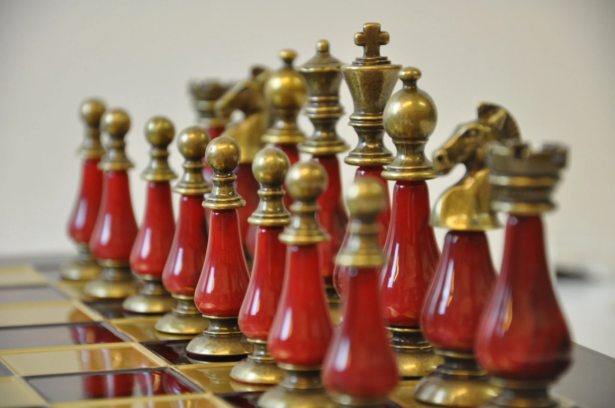 Ensemble jeu d'échecs en laiton et perle - coffre bois - Manopoulos - Image 3
