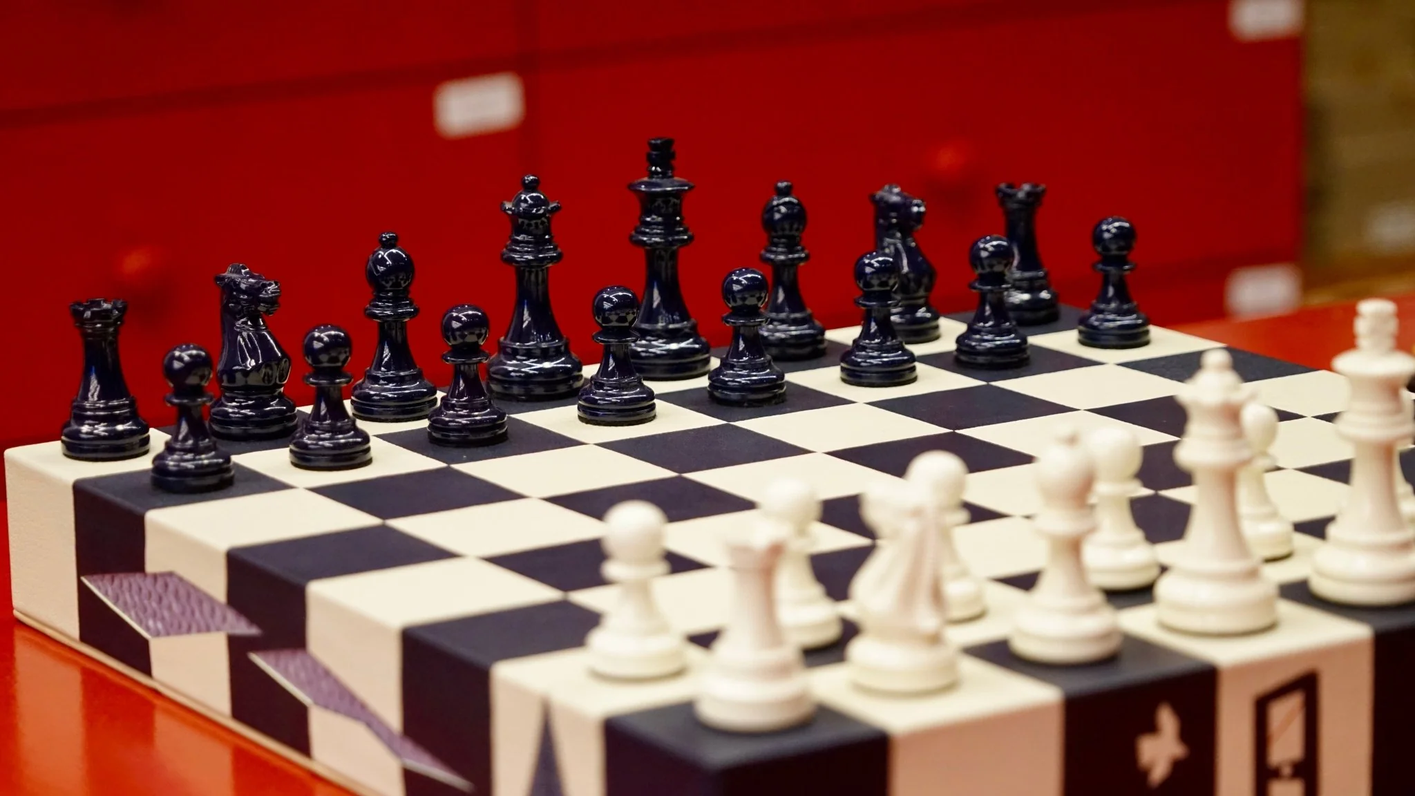Jeu d'échecs en marqueterie de cuir - Exemplaire unique - Fabrication française - Image 11