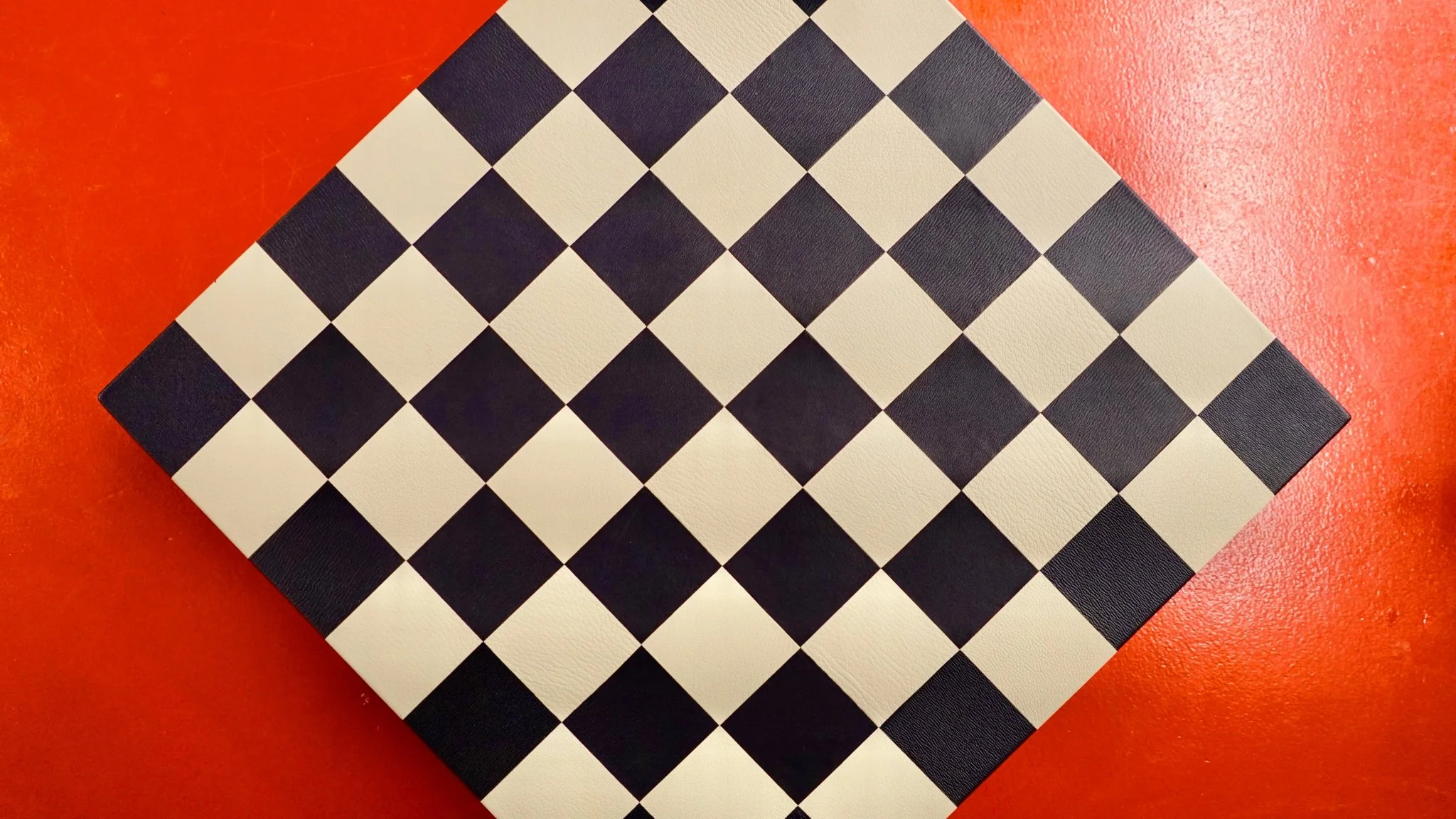 Jeu d'échecs en marqueterie de cuir - Exemplaire unique - Fabrication française - Image 4