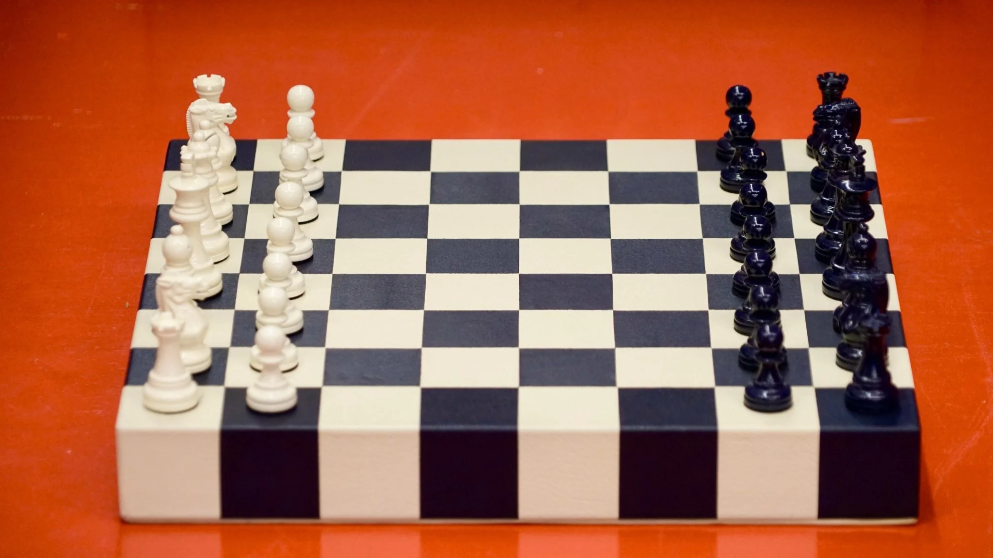 Jeu d'échecs en marqueterie de cuir - Exemplaire unique - Fabrication française - Image 7