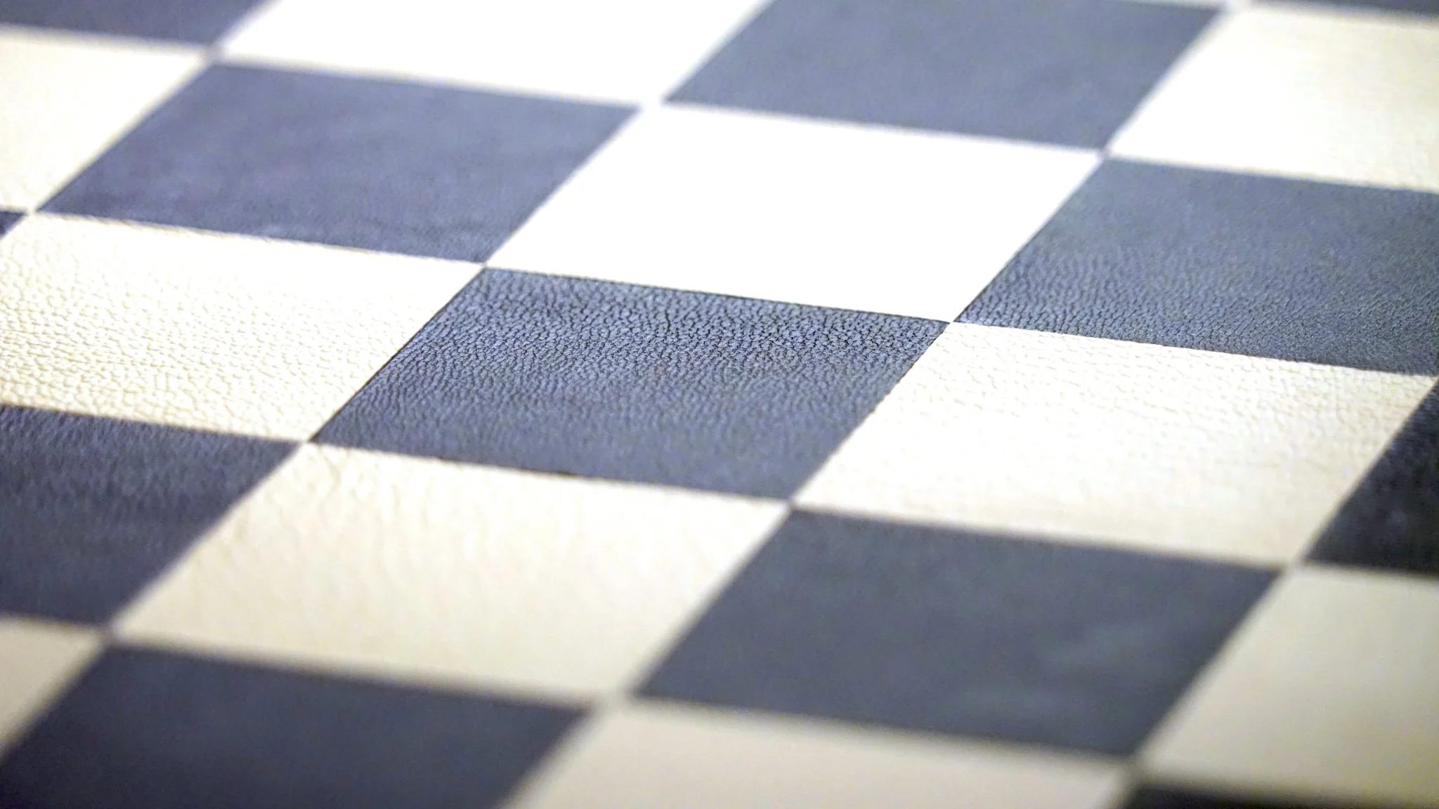 Jeu d'échecs en marqueterie de cuir - Exemplaire unique - Fabrication française - Image 8