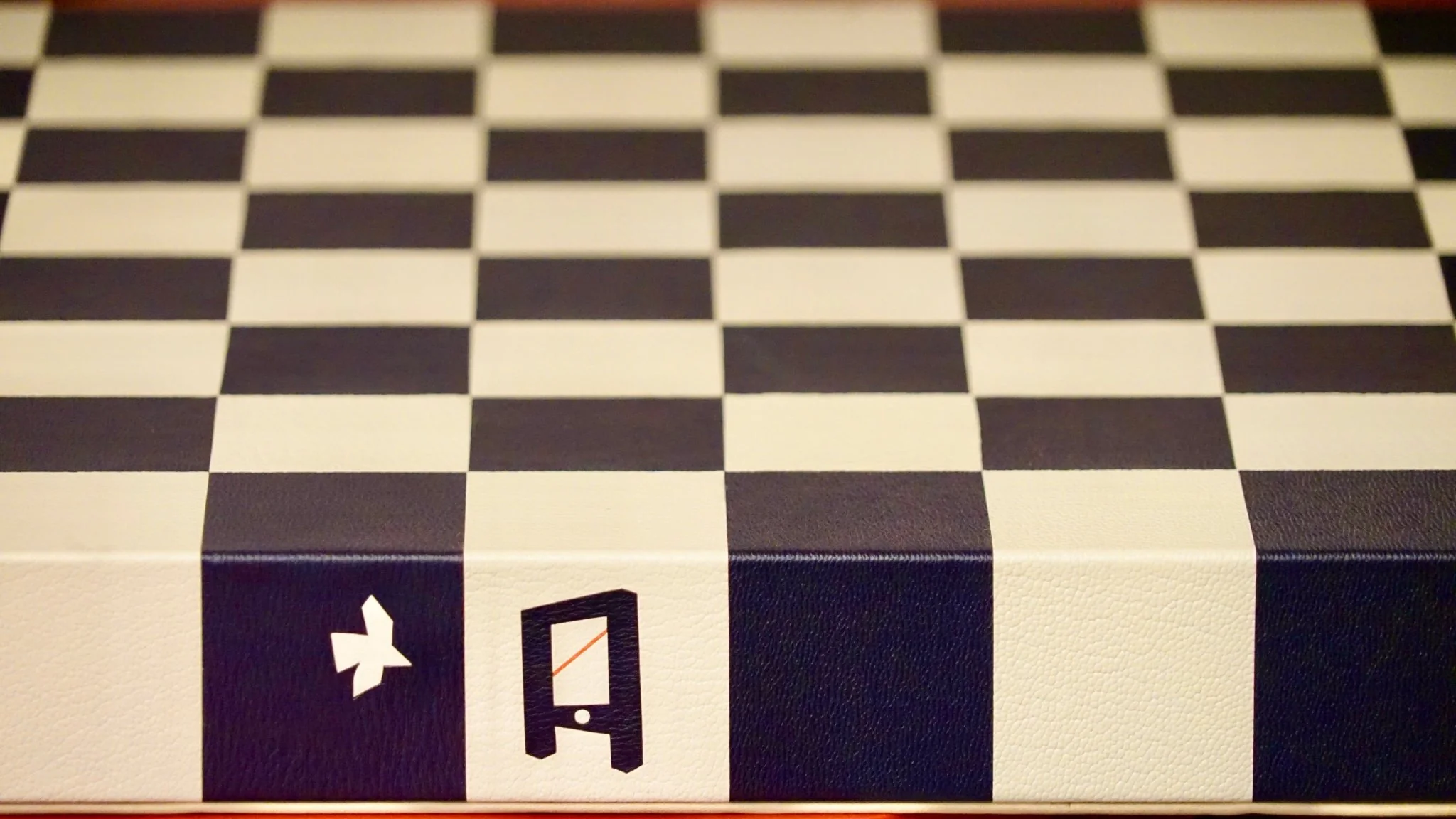 Jeu d'échecs en marqueterie de cuir - Exemplaire unique - Fabrication française - Image 9